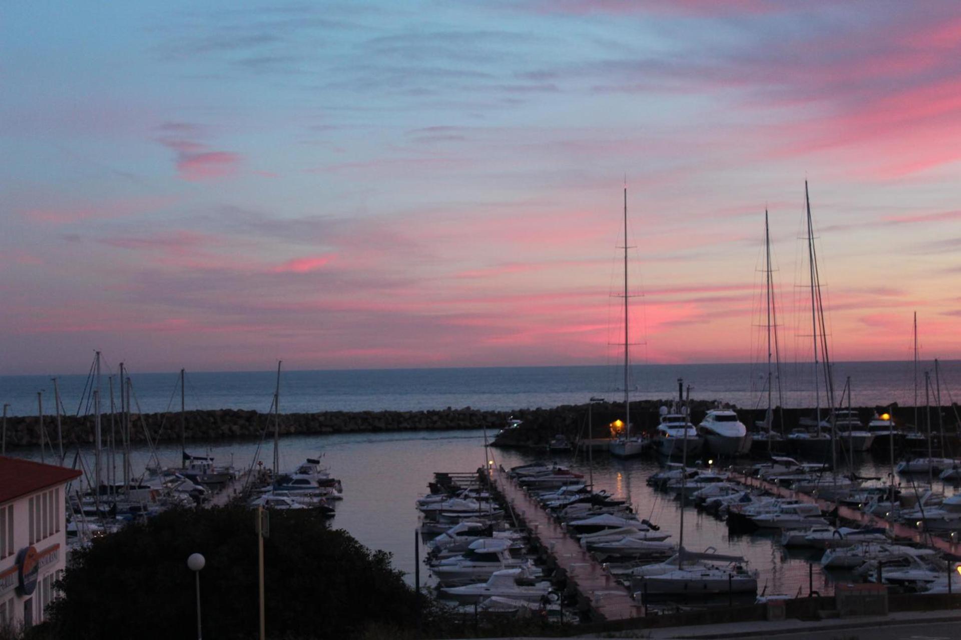 Apartamentos Port Marina Palamós Eksteriør billede